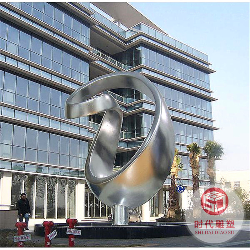 大型不銹鋼雕塑定制戶(hù)外園林月亮鹿鏤空球小魚(yú)圓環(huán)景觀雕塑大擺件