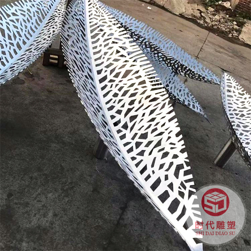 大型不銹鋼雕塑定制地產(chǎn)景觀月亮戶(hù)外園林抽象鹿白鋼異形鏡面擺件