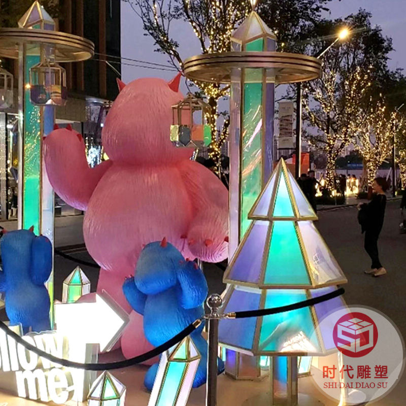 戶(hù)外玻璃鋼雕塑定制商業(yè)街美陳裝飾卡通公仔大型落地?cái)[件廠家定做
